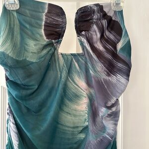 Acoa dress strapless slit in back